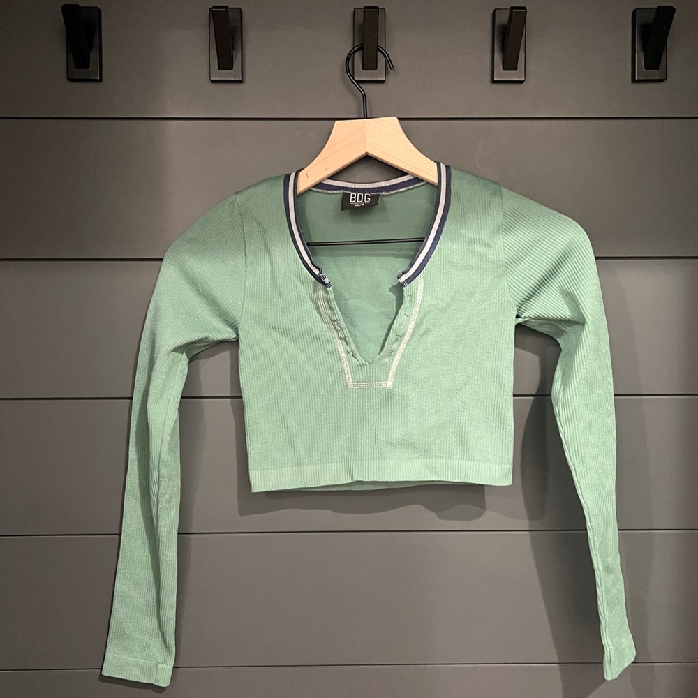 BDG women’s stretch crop long sleeve top